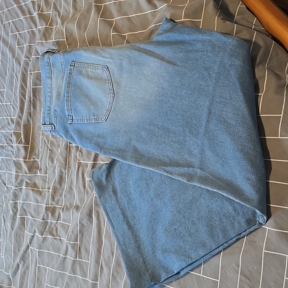 Women's light wash jeans - Picture 2 of 4